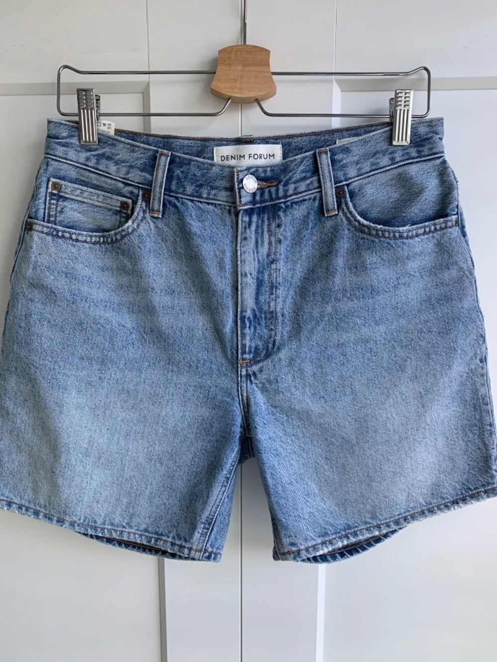 Denim Forum The City Slim Mid Thigh Denim Short Women's Size 29